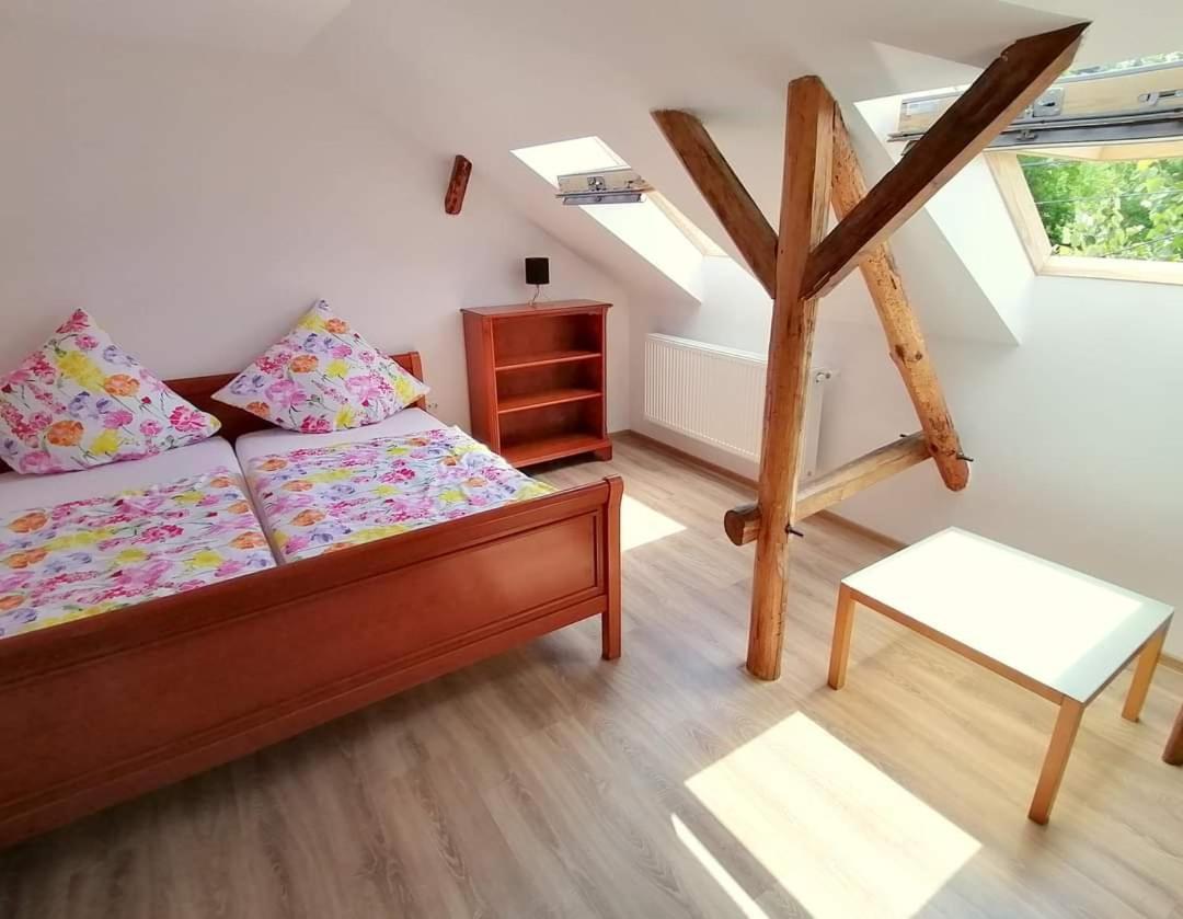 Casa Bunicii Hotell Sasca Montană Exteriör bild